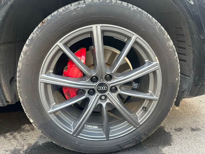 Фото 8 - Audi Q5L