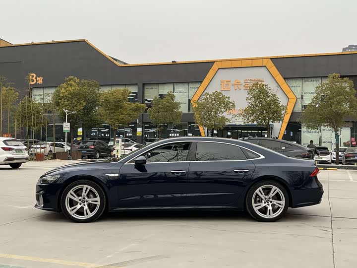 Фото 3 - Audi A7L
