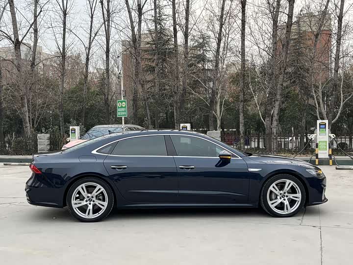 Фото 4 - Audi A7L