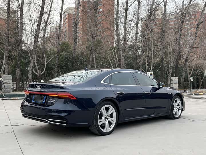 Фото 6 - Audi A7L