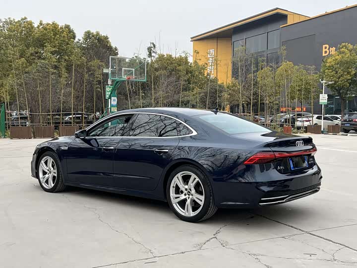 Фото 7 - Audi A7L