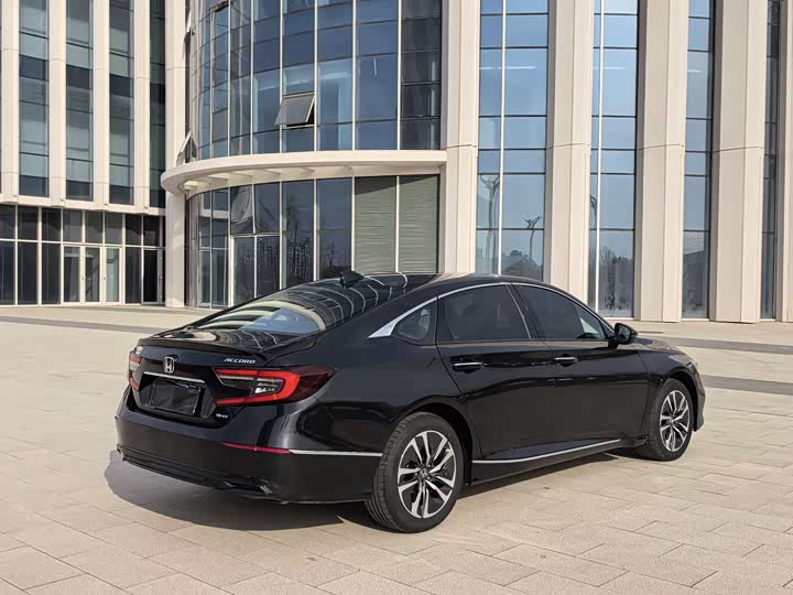 Фото 4 - Honda Accord