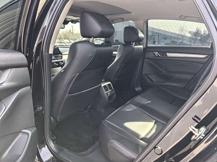 Фото 7 - Honda Accord