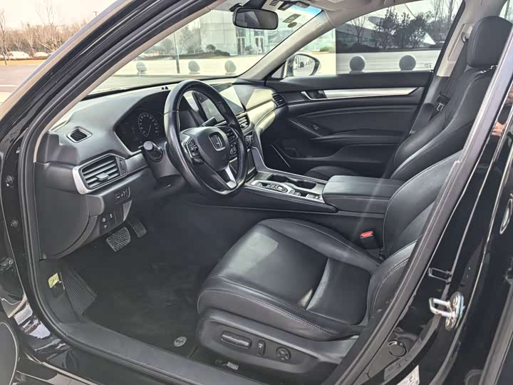 Фото 9 - Honda Accord