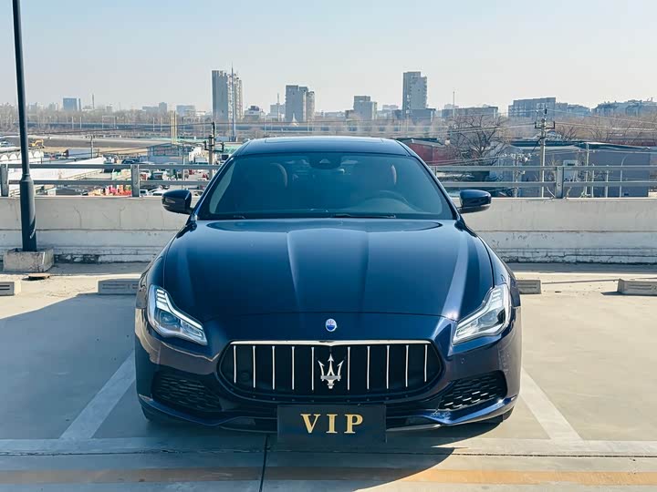 Фото 2 - Maserati Quattroporte