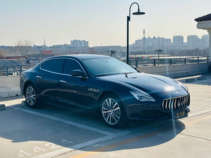 Фото 3 - Maserati Quattroporte