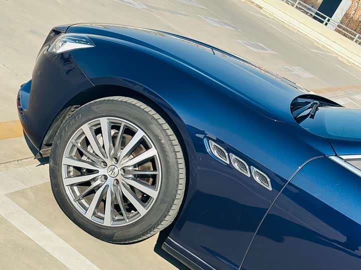 Фото 8 - Maserati Quattroporte