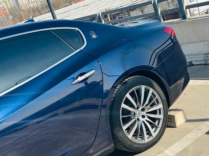 Фото 9 - Maserati Quattroporte