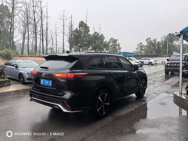 Фото 2 - Toyota Crown Kluger