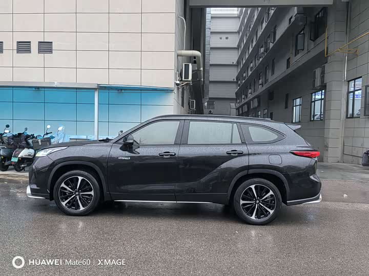 Фото 6 - Toyota Crown Kluger