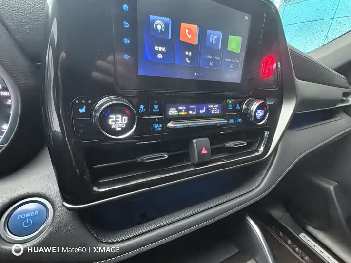 Фото 8 - Toyota Crown Kluger