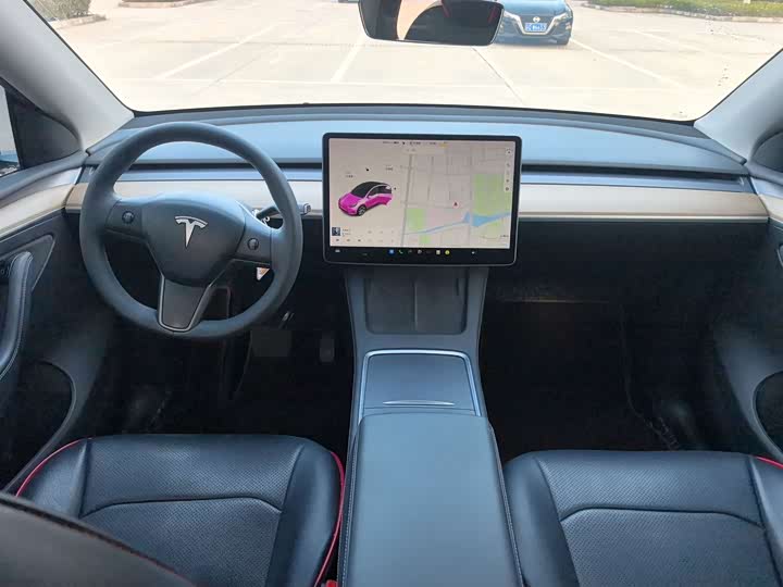 Photo 4 - Tesla Model Y