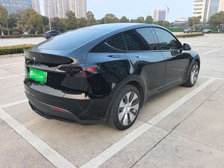 Photo 7 - Tesla Model Y