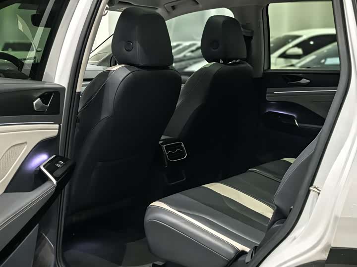 Фото 9 - Volkswagen ID.6 Crozz