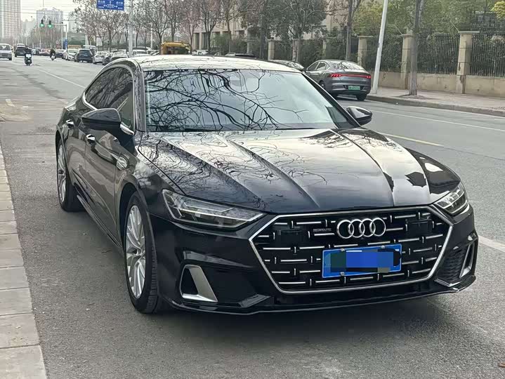 Фото 2 - Audi A7L