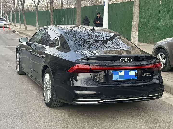 Фото 8 - Audi A7L