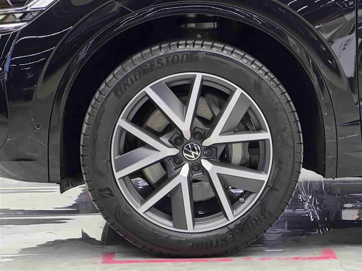 Фото 4 - Volkswagen Touareg