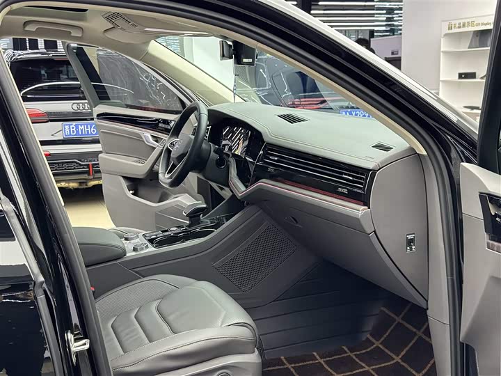 Фото 8 - Volkswagen Touareg