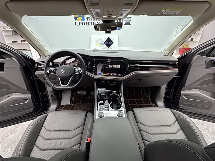 Фото 9 - Volkswagen Touareg