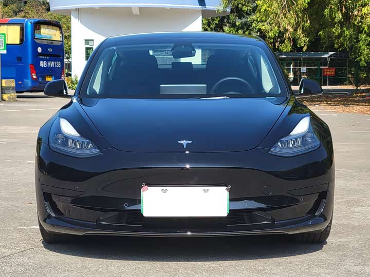 Фото 2 - Tesla Model 3