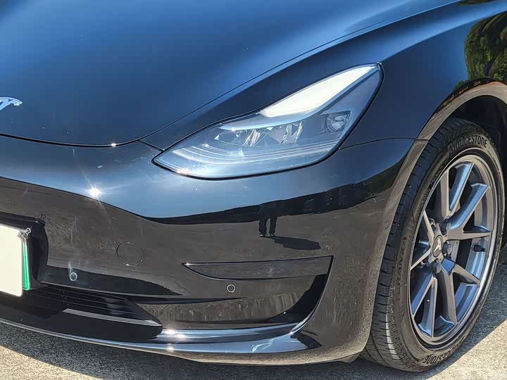 Фото 4 - Tesla Model 3