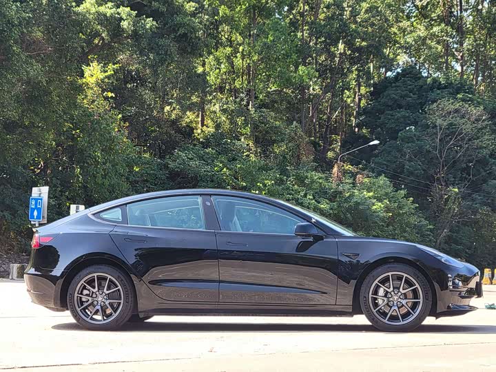 Фото 7 - Tesla Model 3