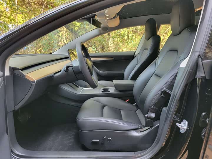 Фото 9 - Tesla Model 3