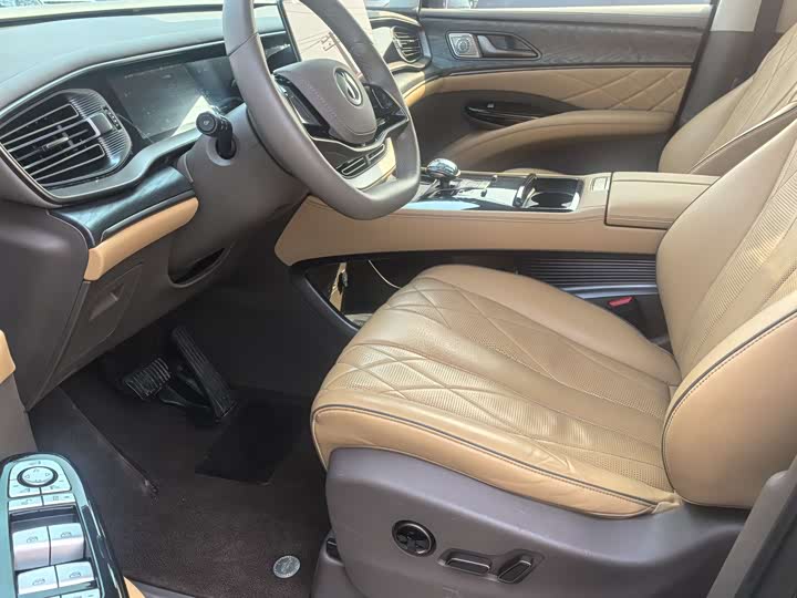 Фото 6 - Denza D9