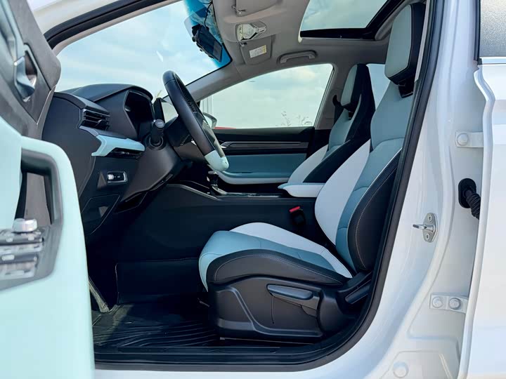 Фото 9 - Geely Emgrand GS