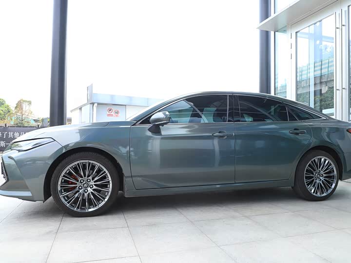 Фото 8 - Toyota Avalon