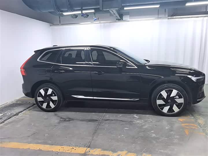 Фото 9 - Volvo XC60 Hybrid