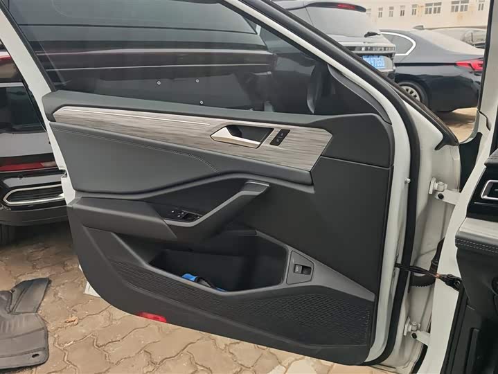 Фото 7 - Volkswagen Sagitar L