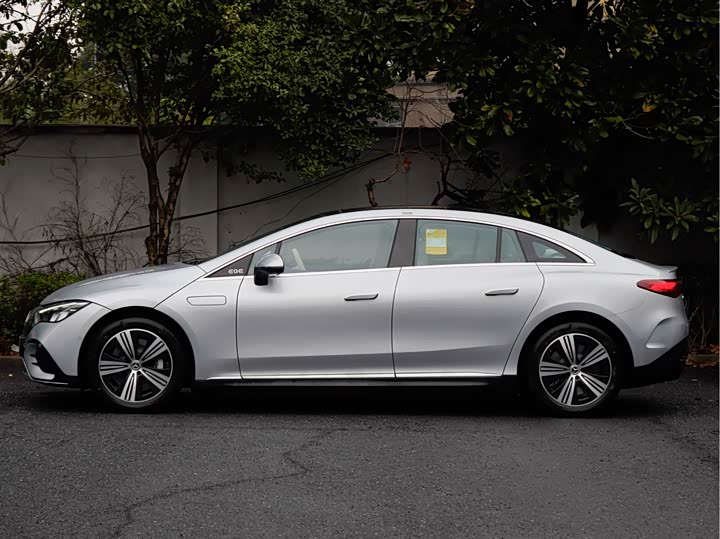 Photo 3 - Mercedes-Benz EQE