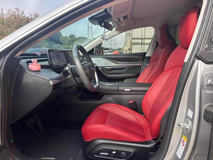 Фото 9 - XPeng P7