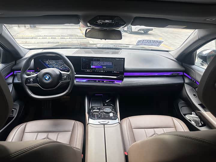 Фото 6 - BMW i5