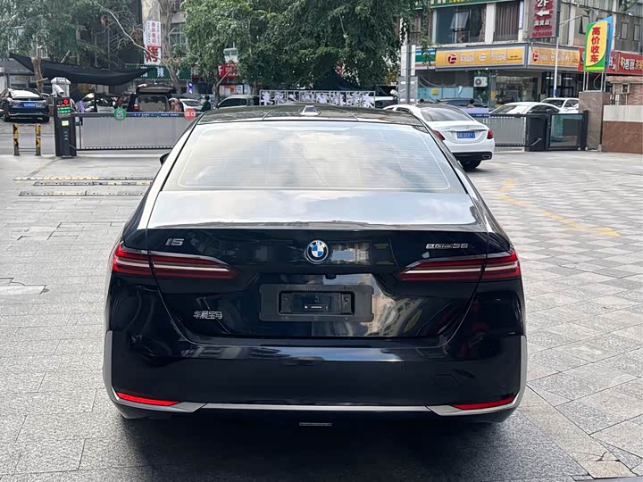 Фото 9 - BMW i5