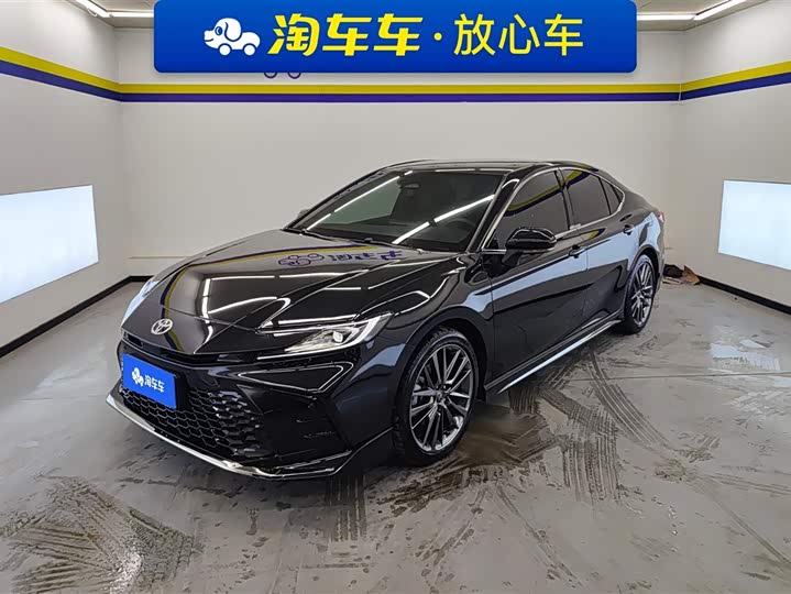 Фото 1 - Toyota Camry