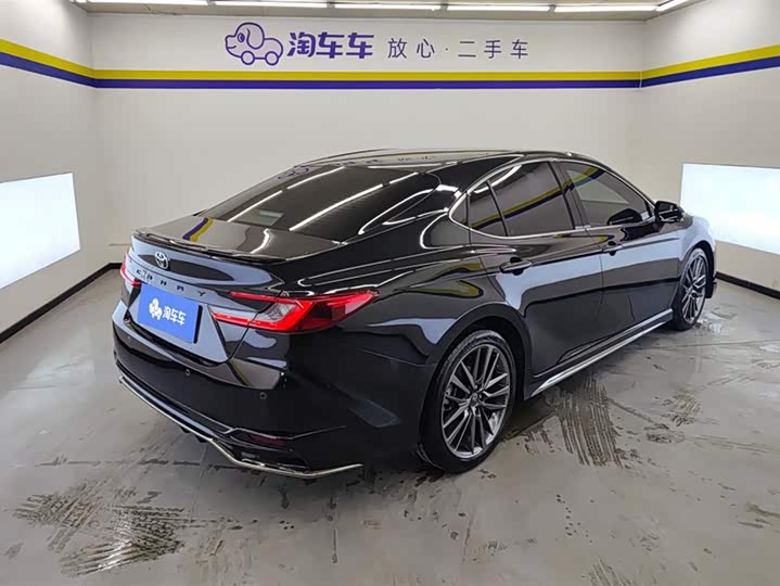 Фото 3 - Toyota Camry