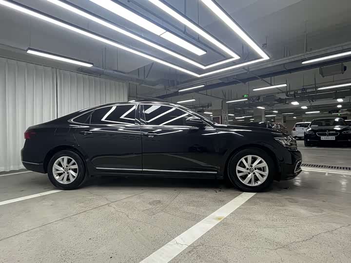 Фото 2 - Volkswagen Passat