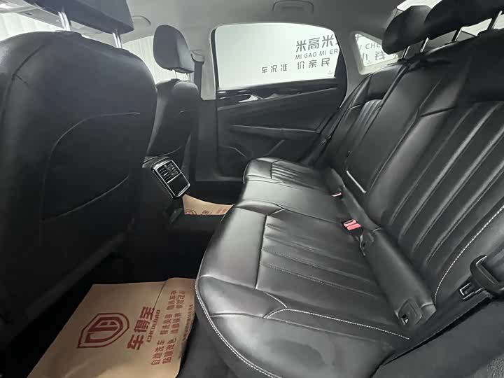 Фото 7 - Volkswagen Passat