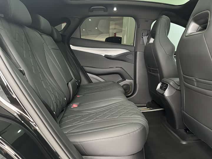 Фото 7 - BYD Sea Lion 07 EV