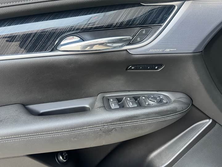 Фото 6 - Cadillac XT6