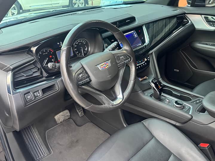 Фото 7 - Cadillac XT6