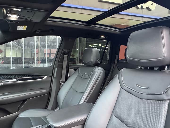 Фото 9 - Cadillac XT6