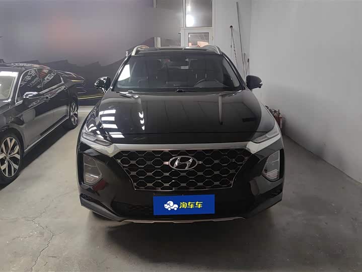Фото 2 - Hyundai Santa Fe