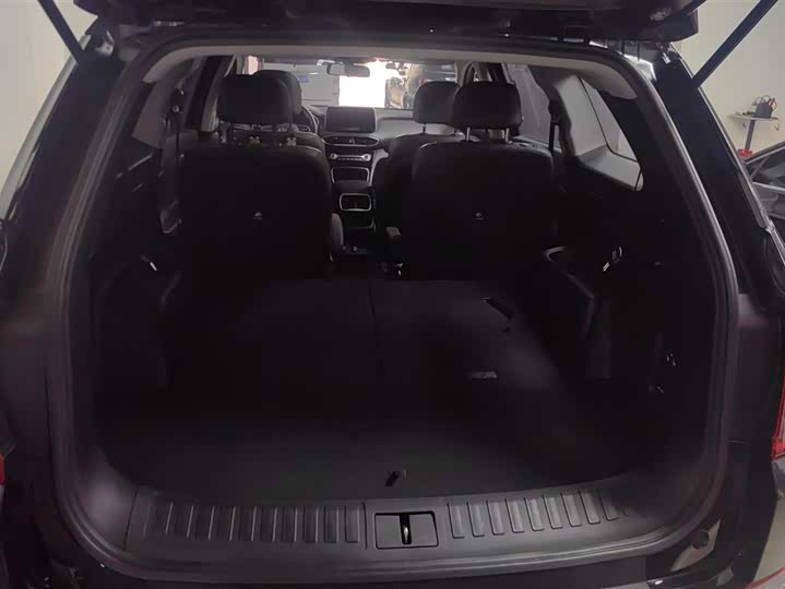 Фото 4 - Hyundai Santa Fe