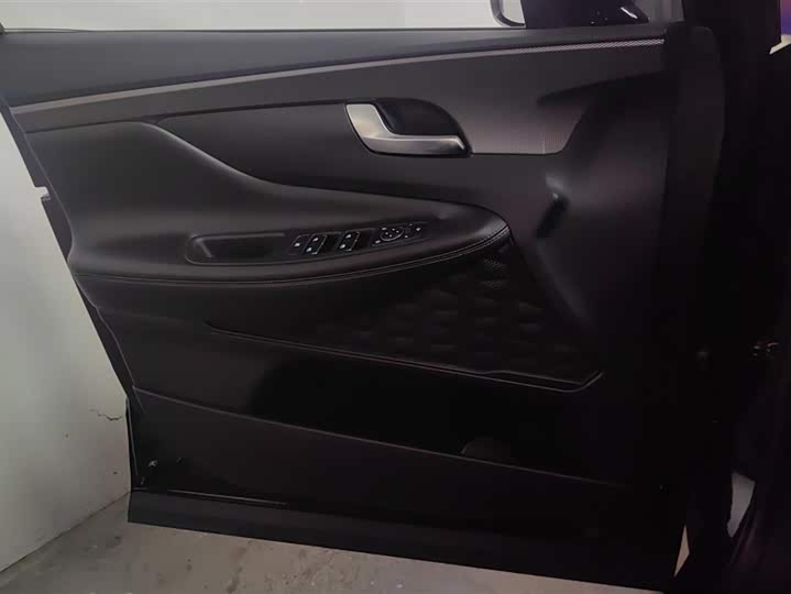 Фото 7 - Hyundai Santa Fe