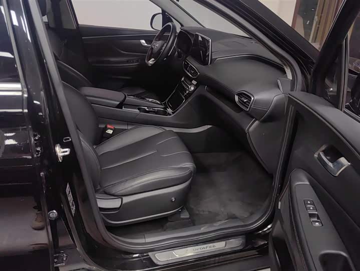 Фото 8 - Hyundai Santa Fe