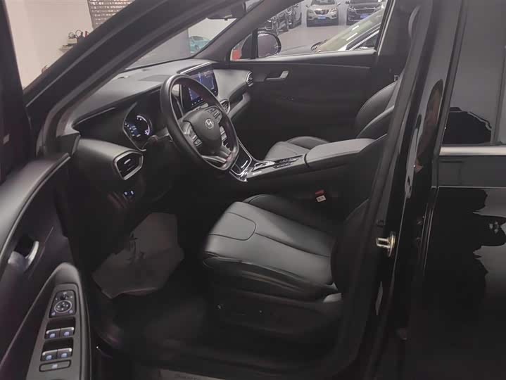 Фото 9 - Hyundai Santa Fe