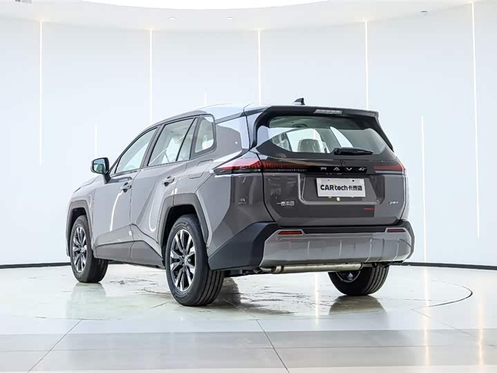 Фото 7 - Toyota RAV4